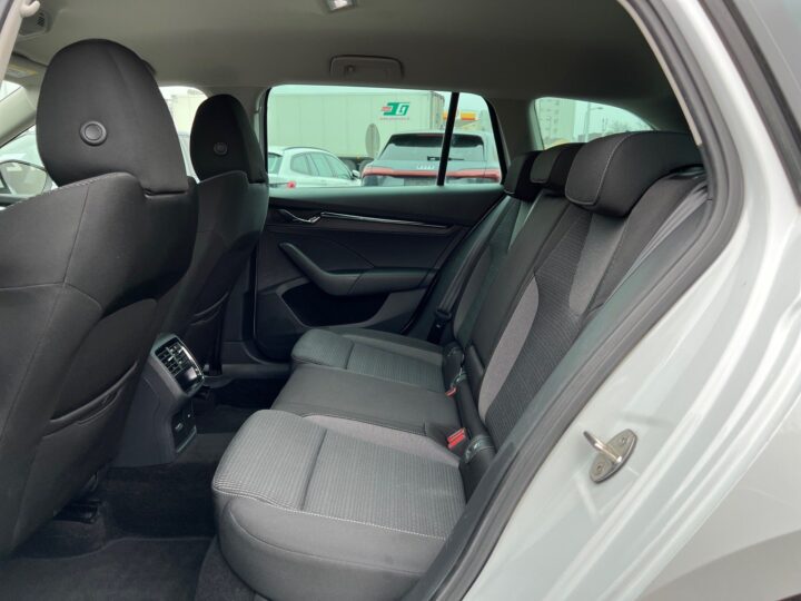 Abbildung Fahrzeugdetailansicht Skoda Octavia - Nr. 12