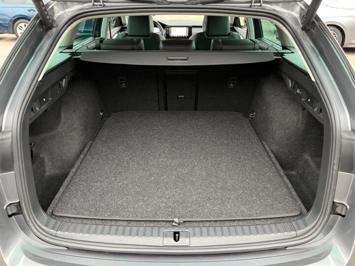 Abbildung Fahrzeugdetailansicht Skoda Octavia - Nr. 14