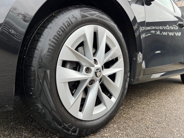 Abbildung Fahrzeugdetailansicht Skoda Octavia - Nr. 37