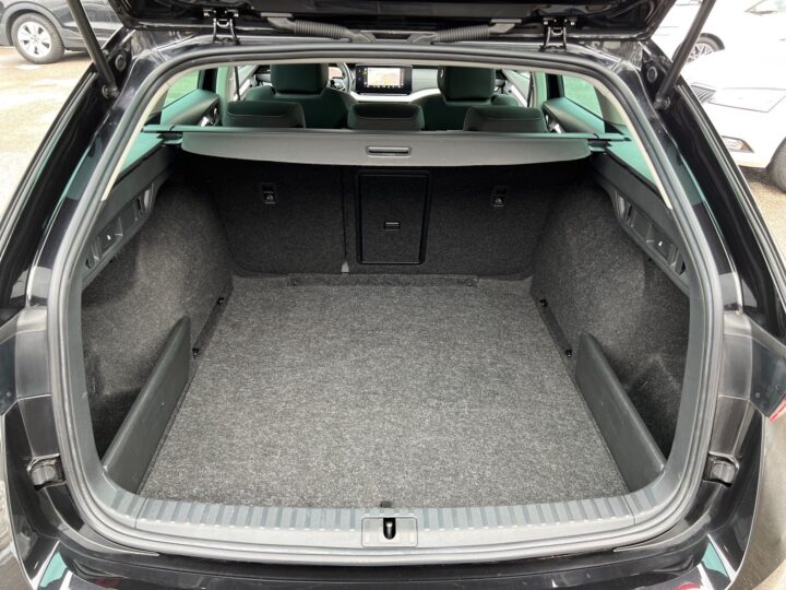 Abbildung Fahrzeugdetailansicht Skoda Octavia - Nr. 14