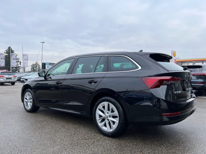 Abbildung Fahrzeugdetailansicht Skoda Octavia - Nr. 4