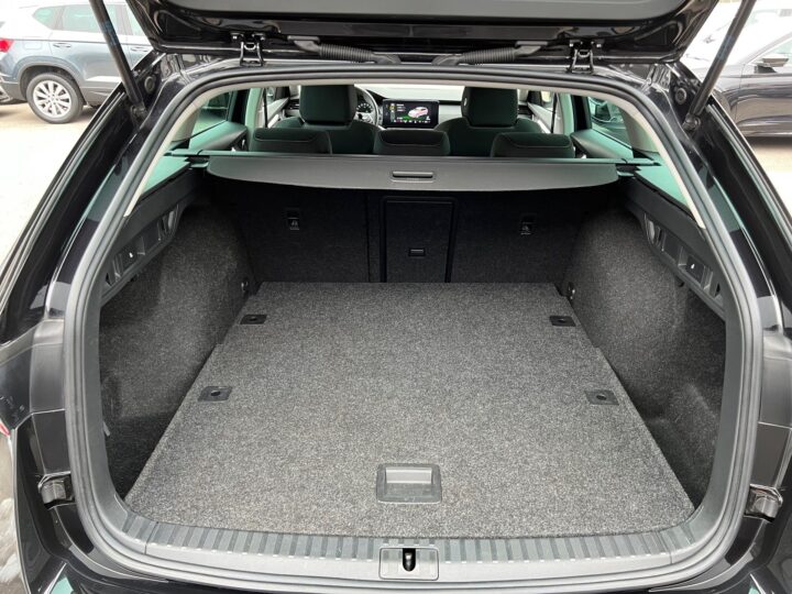 Abbildung Fahrzeugdetailansicht Skoda Octavia - Nr. 14